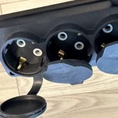 Horoz 220.000.401 Prelungitor cauciucat pentru exterior, Horoz 4 locasuri, Schuko, IP44, 16A, fara cablu, negru
